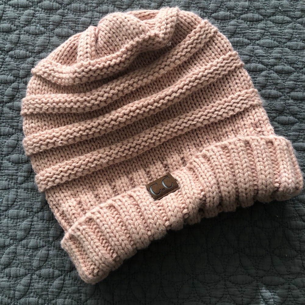 Adorable baby pink CC slouchy beanie!
